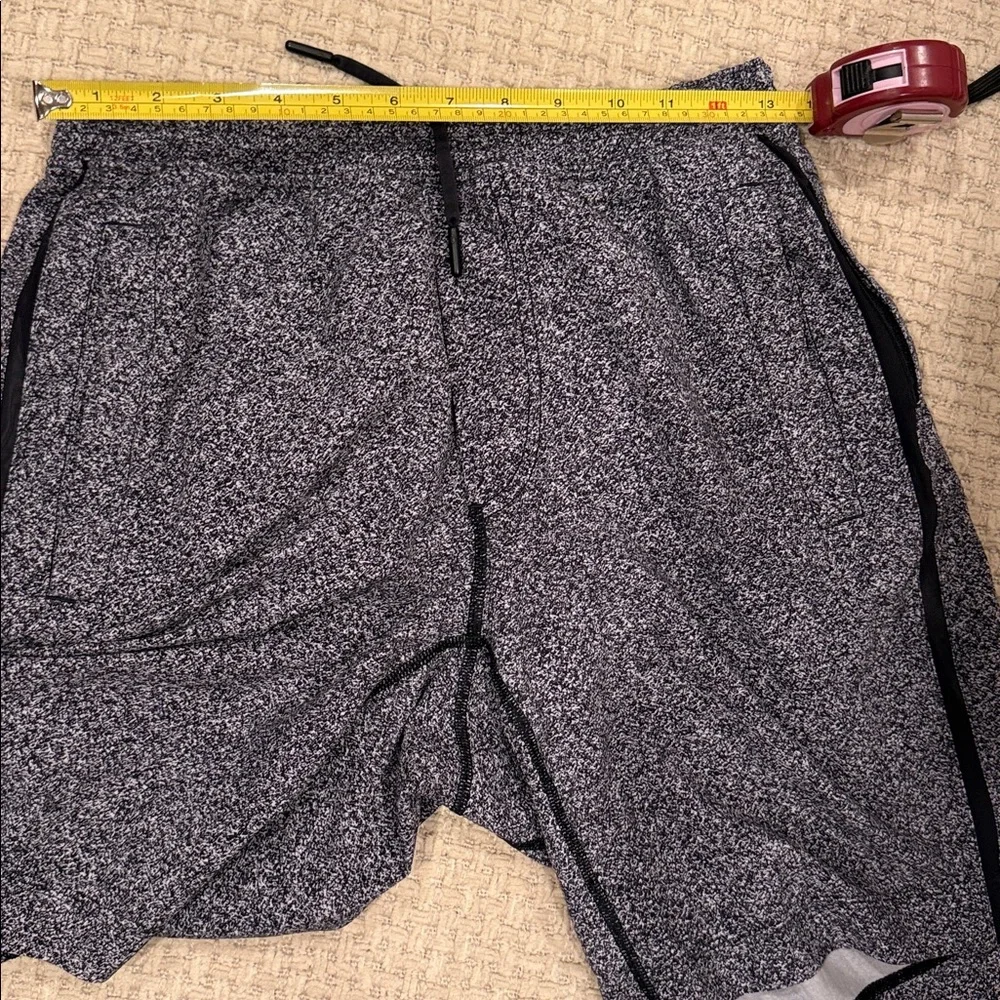 LULULEMON Medium Men's Gray Athletic Shorts